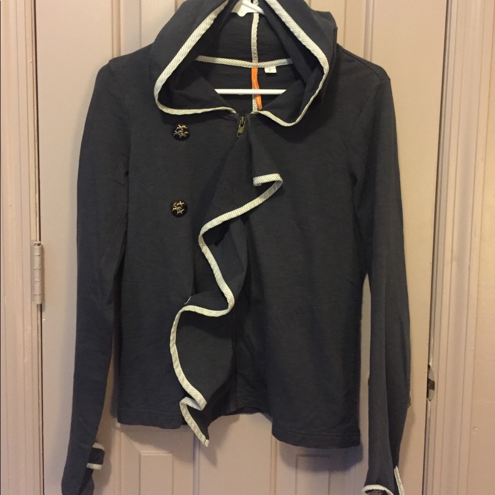 Hoodie with ruffle piping